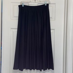Alfred Dunner Black Pleated Pull On Midi Skirt